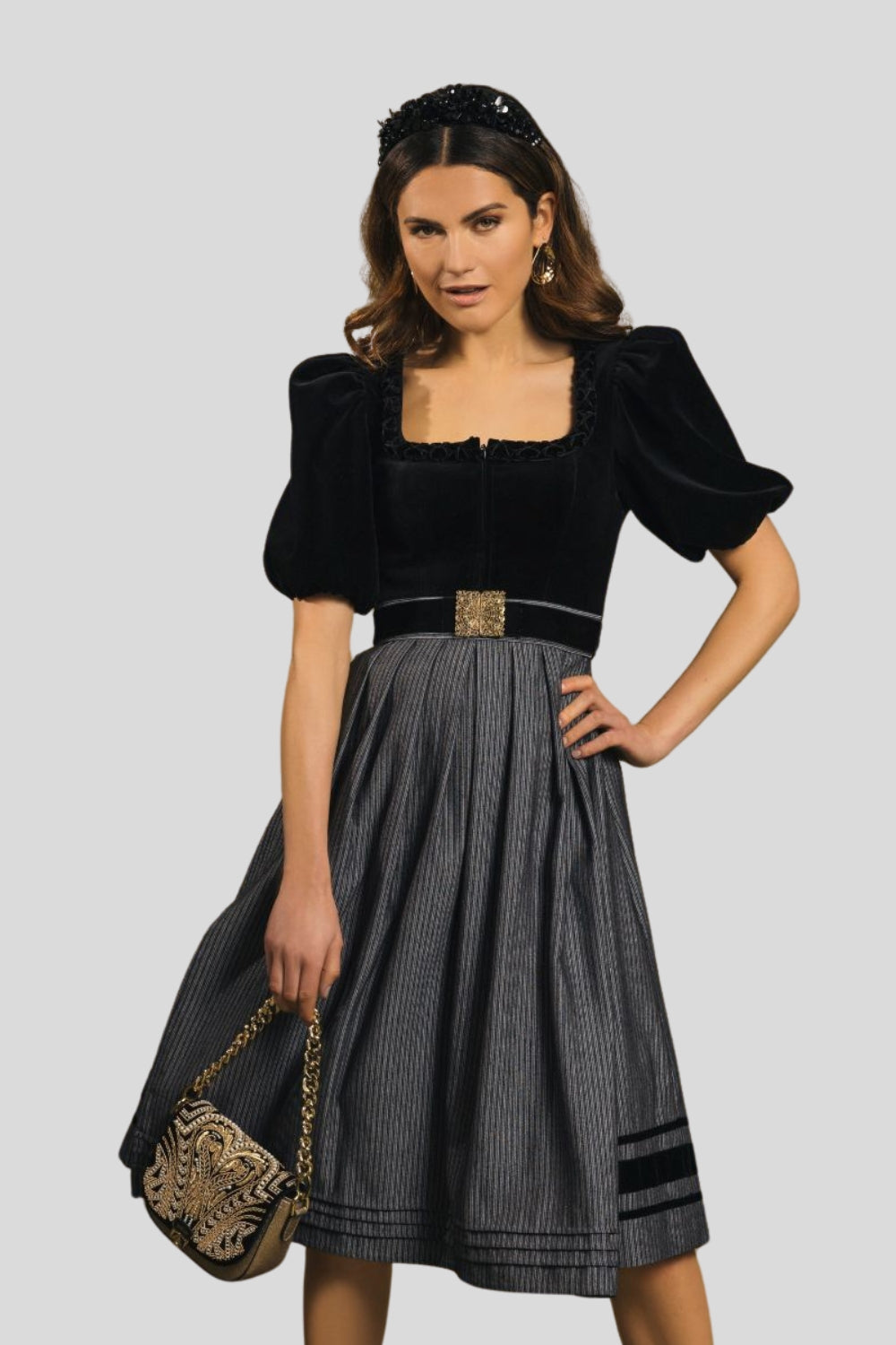 Samtdirndl Mona, mit Puffarm, Rocklänge 70cm