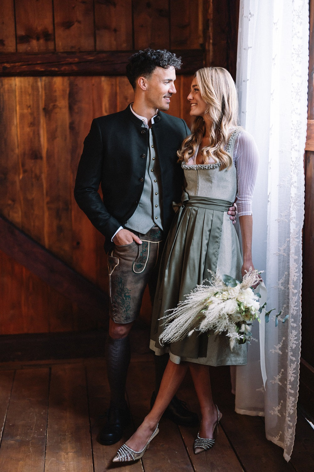 Dirndl Perla mit Froschgoscherl