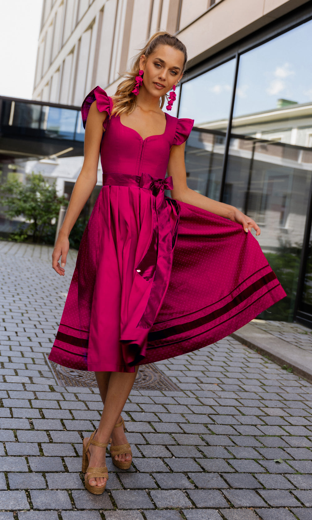 Dirndl Marie mit abnehmbarem Flügelarm